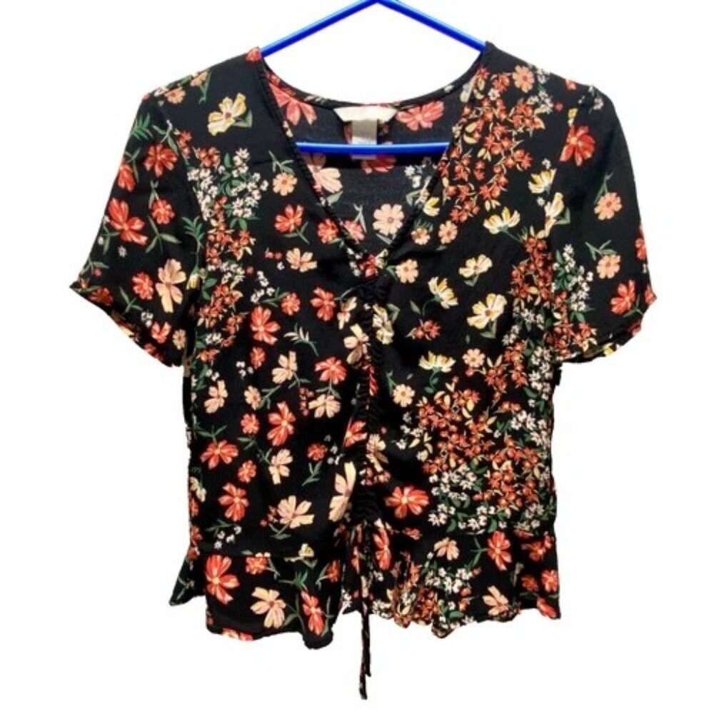 H&M Blouse Women's‎ 2 Black Floral Ruffle Bottom Short Sleeve V-Neck Top EUC